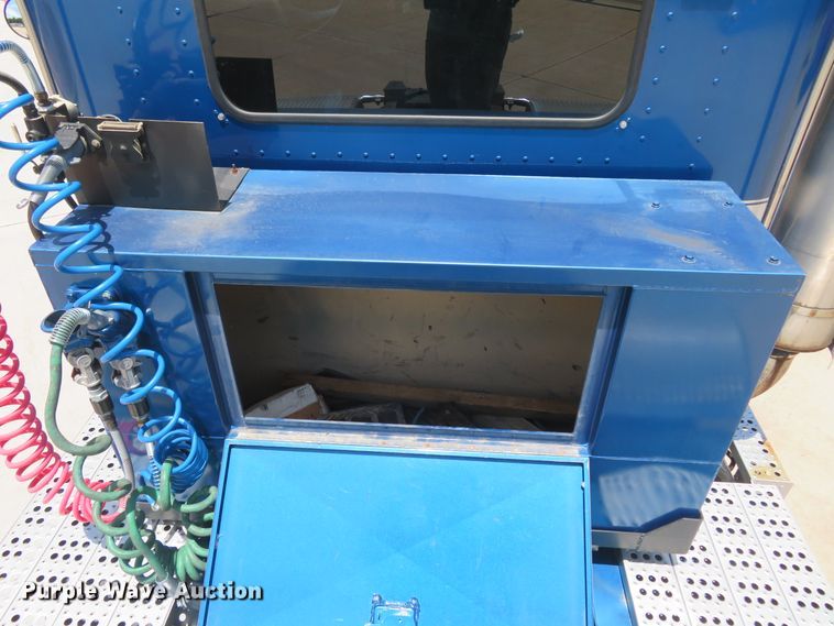 image for item FP9292 2008 Freightliner FLD 120  semi truck