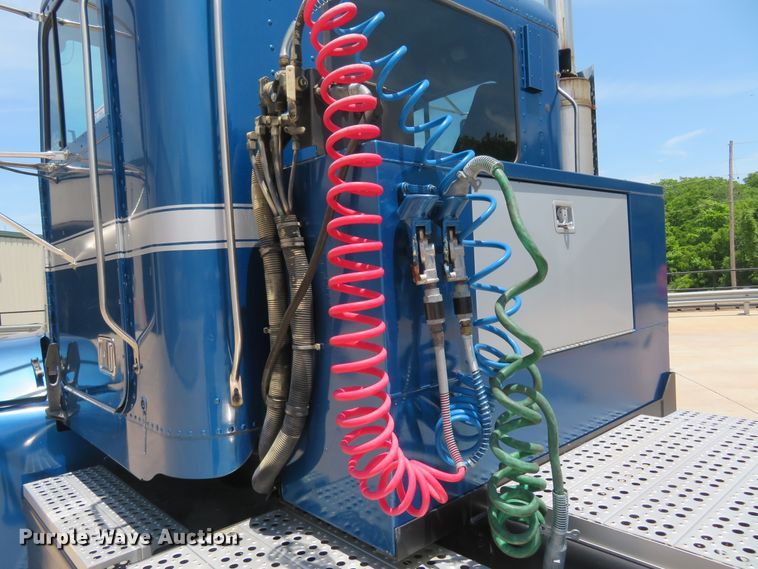 image for item FP9292 2008 Freightliner FLD 120  semi truck