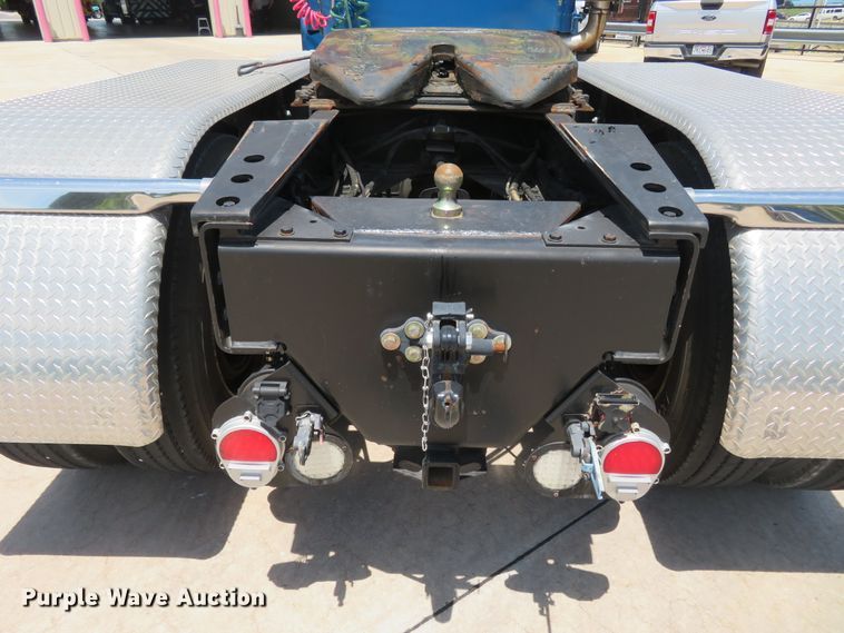 image for item FP9292 2008 Freightliner FLD 120  semi truck