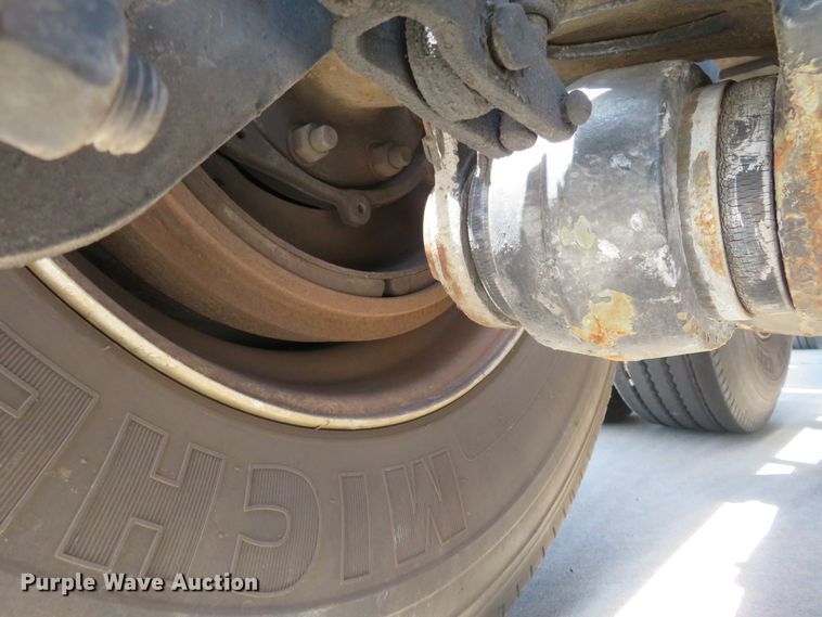 image for item FP9292 2008 Freightliner FLD 120  semi truck