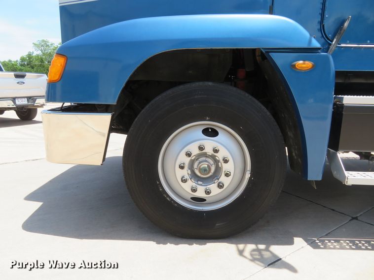 image for item FP9292 2008 Freightliner FLD 120  semi truck