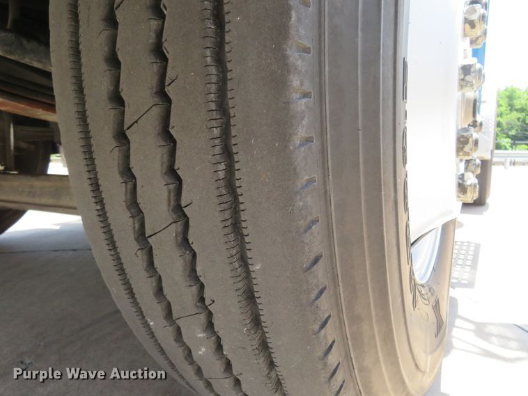 image for item FP9292 2008 Freightliner FLD 120  semi truck