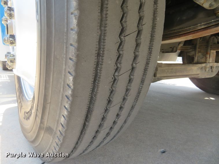 image for item FP9292 2008 Freightliner FLD 120  semi truck