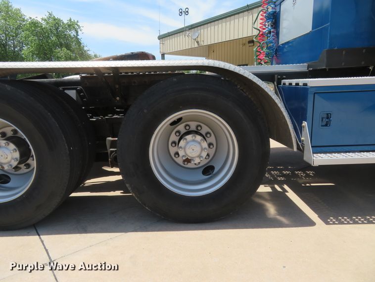 image for item FP9292 2008 Freightliner FLD 120  semi truck