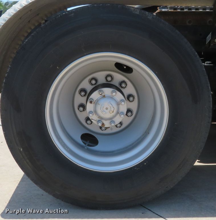 image for item FP9292 2008 Freightliner FLD 120  semi truck