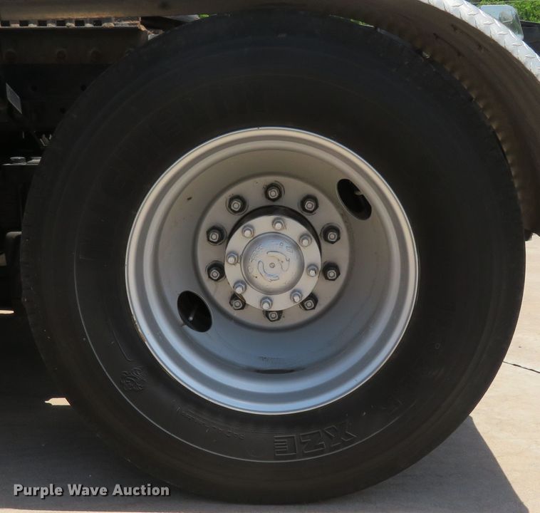 image for item FP9292 2008 Freightliner FLD 120  semi truck