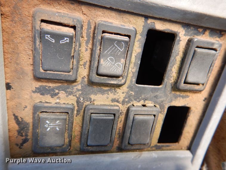 image for item HC9276 1996 Kobelco SK220LC  excavator