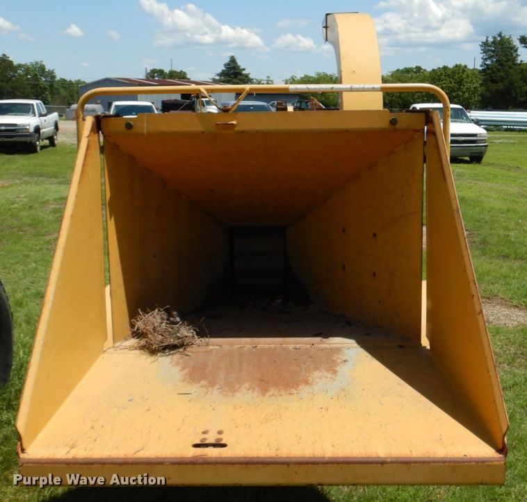 image for item HC9277 1995 Vermeer BC935  wood chipper