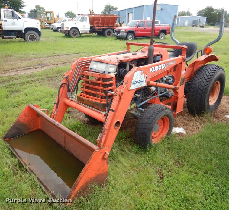 Kubota L235 tractor in Poteau, OK Item HC9278 sold Purple Wave