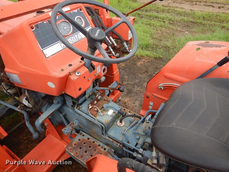 image for item HC9278 Kubota L235  tractor