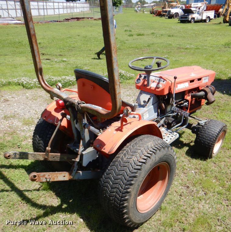 image for item HC9279 Kubota B7100  MFWD tractor