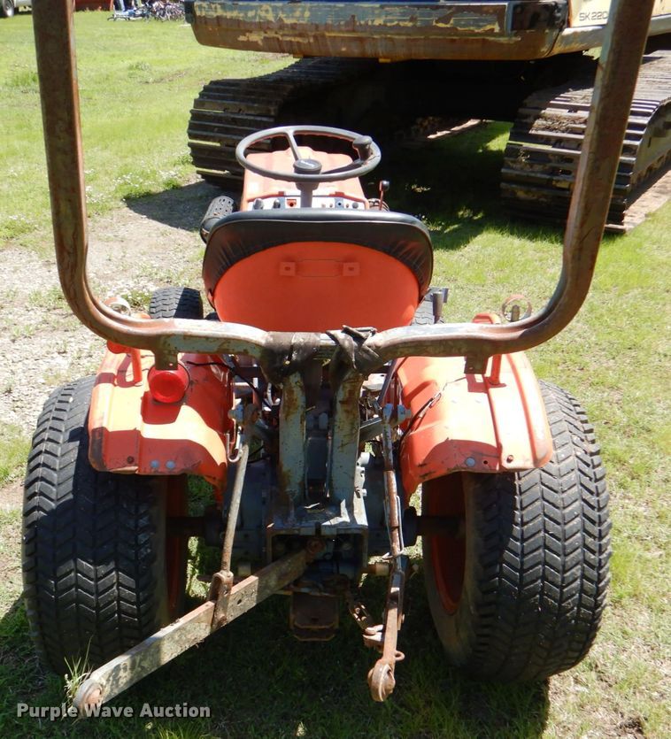 image for item HC9279 Kubota B7100  MFWD tractor