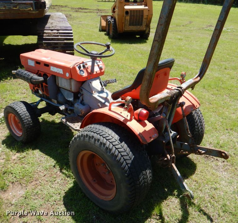 image for item HC9279 Kubota B7100  MFWD tractor