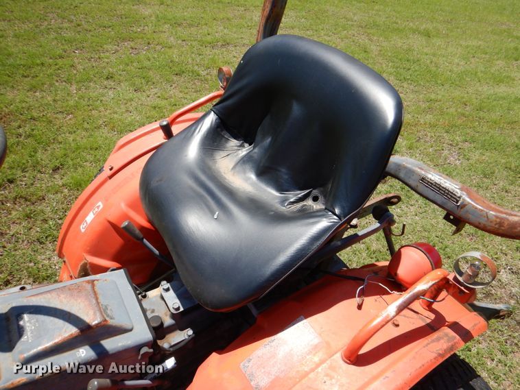 image for item HC9279 Kubota B7100  MFWD tractor