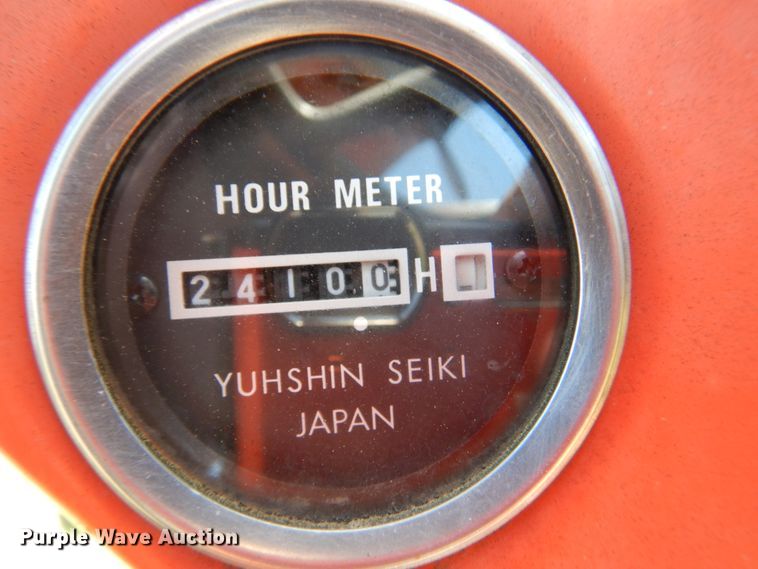 image for item HC9279 Kubota B7100  MFWD tractor