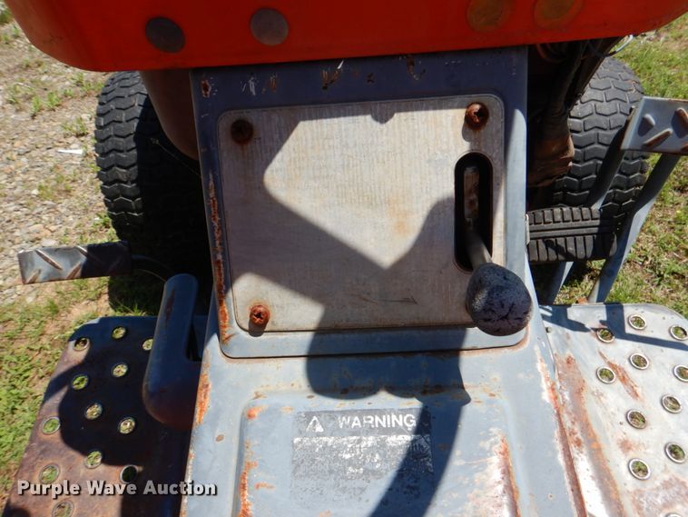 image for item HC9279 Kubota B7100  MFWD tractor