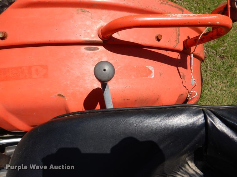 image for item HC9279 Kubota B7100  MFWD tractor