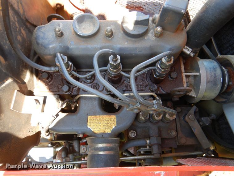 image for item HC9279 Kubota B7100  MFWD tractor