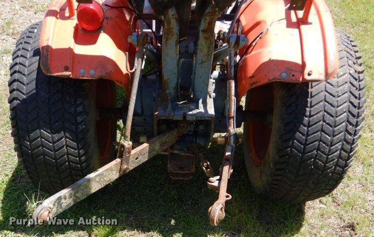 image for item HC9279 Kubota B7100  MFWD tractor