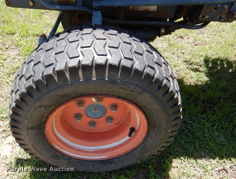 image for item HC9279 Kubota B7100  MFWD tractor