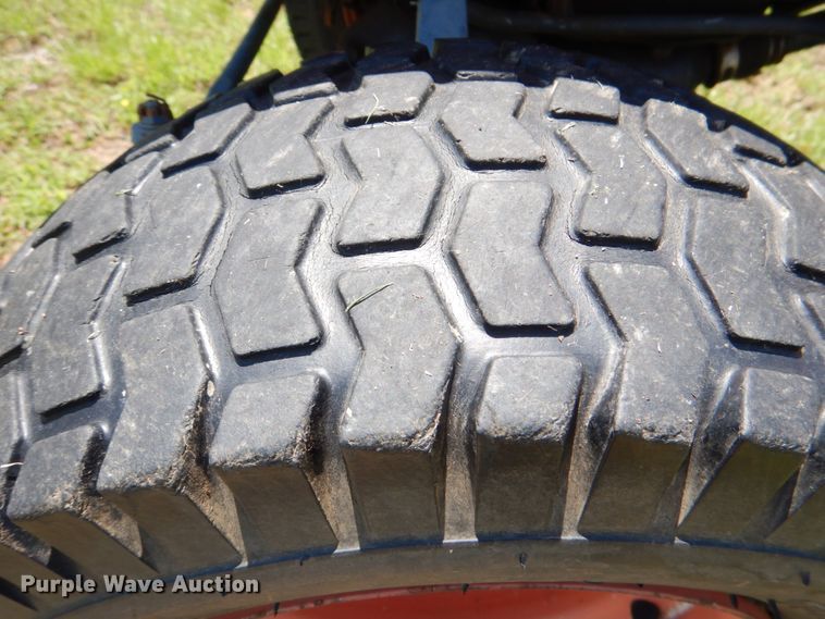 image for item HC9279 Kubota B7100  MFWD tractor