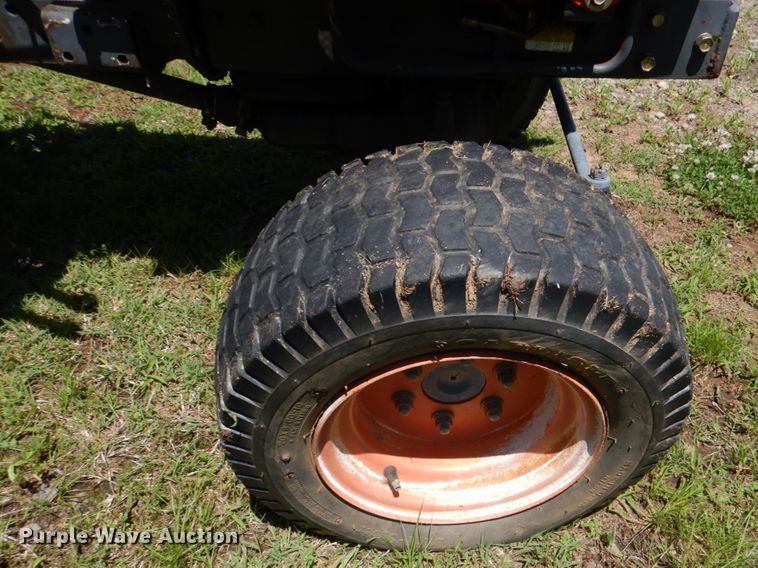 image for item HC9279 Kubota B7100  MFWD tractor