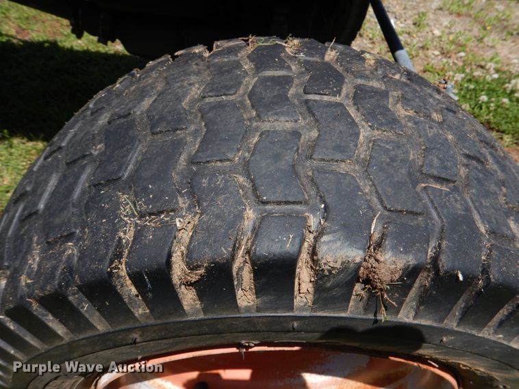 image for item HC9279 Kubota B7100  MFWD tractor