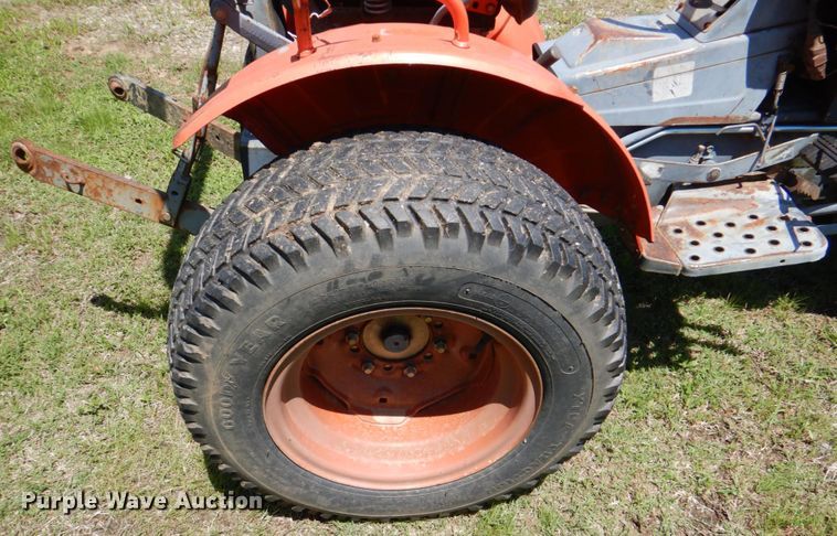 image for item HC9279 Kubota B7100  MFWD tractor