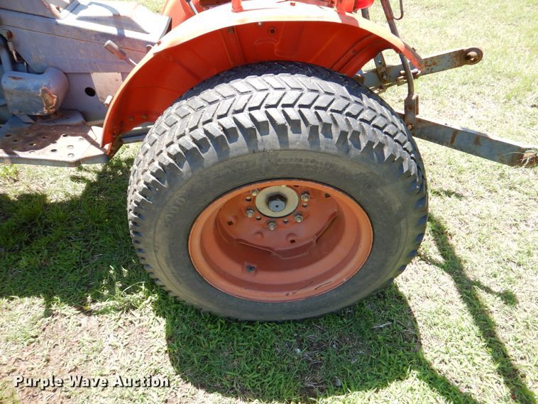 image for item HC9279 Kubota B7100  MFWD tractor