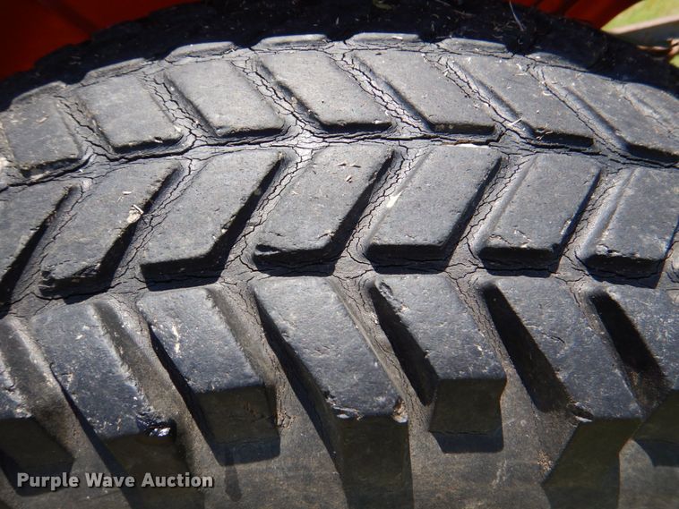 image for item HC9279 Kubota B7100  MFWD tractor