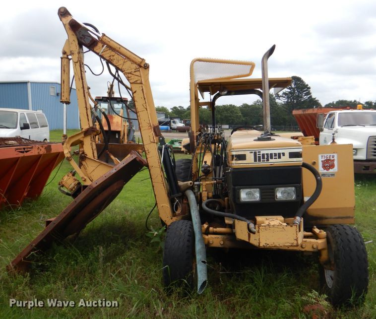 image for item HC9284 1994 New Holland 6640 Tiger Special  tractor