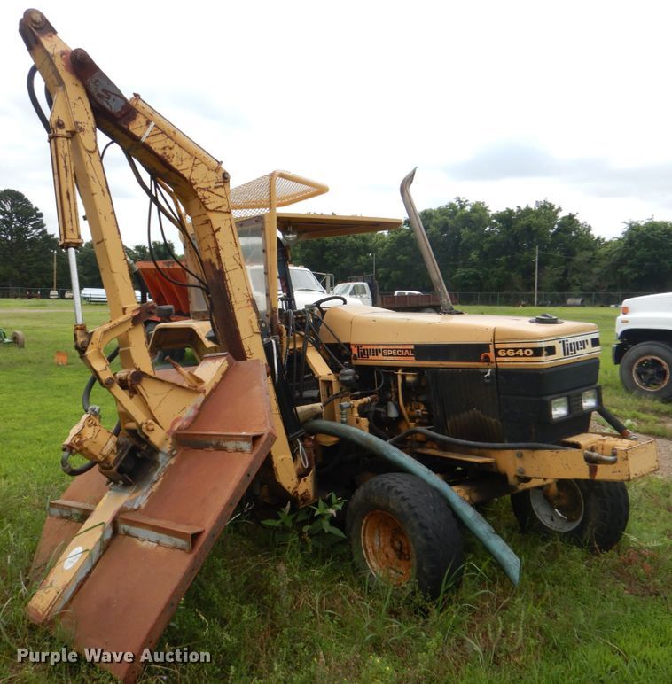 image for item HC9284 1994 New Holland 6640 Tiger Special  tractor
