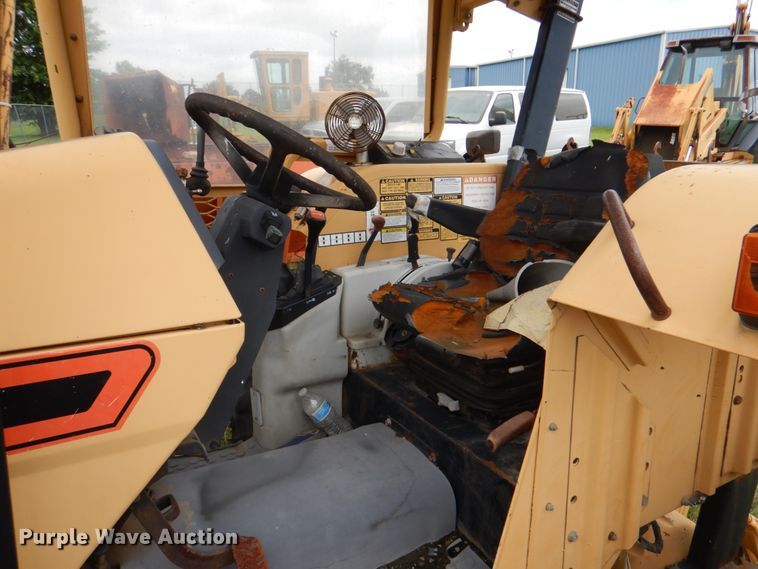 image for item HC9284 1994 New Holland 6640 Tiger Special  tractor