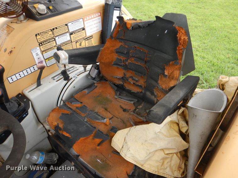 image for item HC9284 1994 New Holland 6640 Tiger Special  tractor