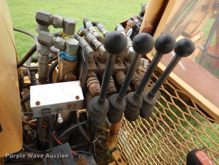 image for item HC9284 1994 New Holland 6640 Tiger Special  tractor