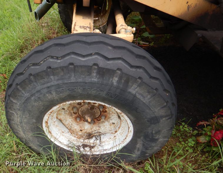 image for item HC9284 1994 New Holland 6640 Tiger Special  tractor