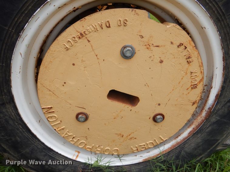 image for item HC9284 1994 New Holland 6640 Tiger Special  tractor