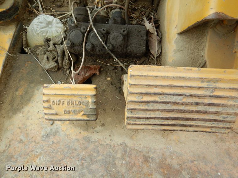 image for item HC9287 1977 Caterpillar 130G  motor grader