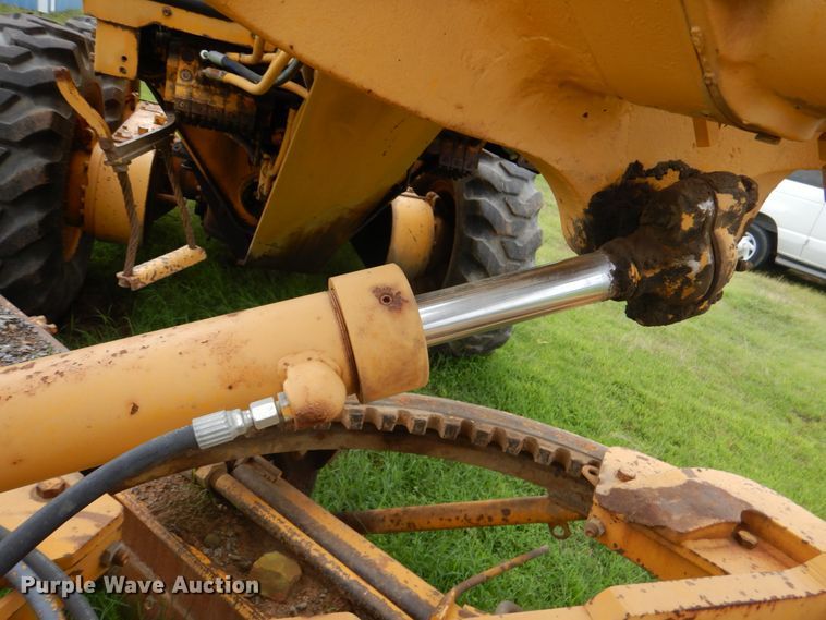 image for item HC9287 1977 Caterpillar 130G  motor grader