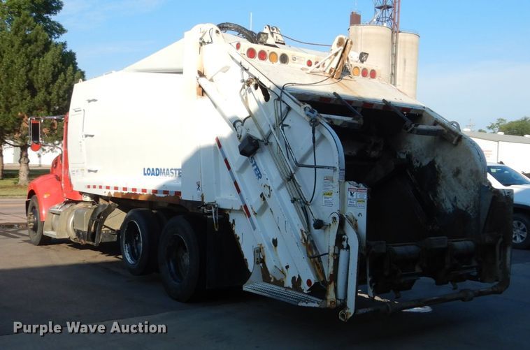 image for item HI9863 2014 Peterbilt 337  refuse truck