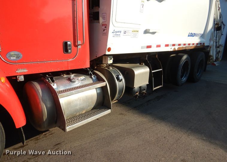 image for item HI9863 2014 Peterbilt 337  refuse truck