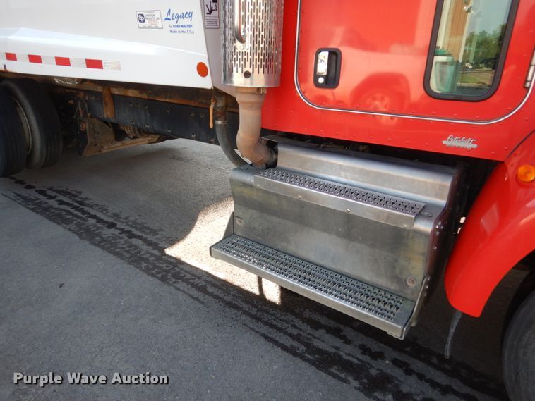 image for item HI9863 2014 Peterbilt 337  refuse truck