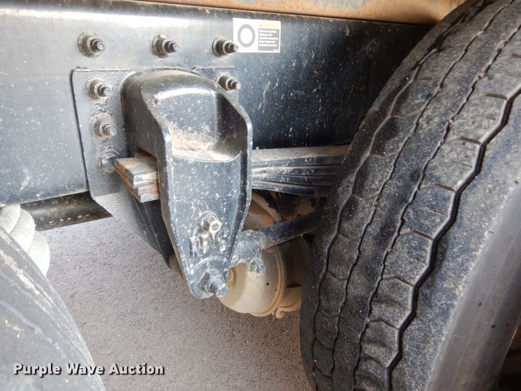 image for item HI9863 2014 Peterbilt 337  refuse truck