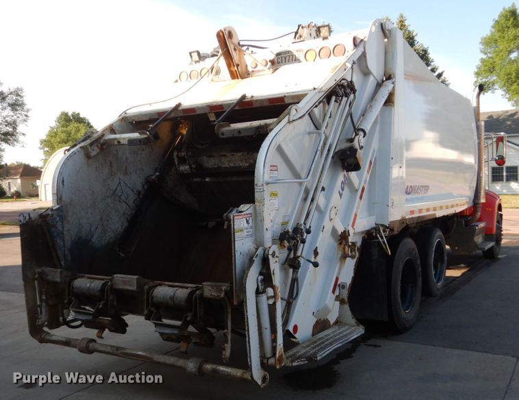 image for item HI9863 2014 Peterbilt 337  refuse truck