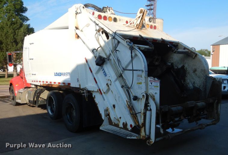 image for item HI9863 2014 Peterbilt 337  refuse truck