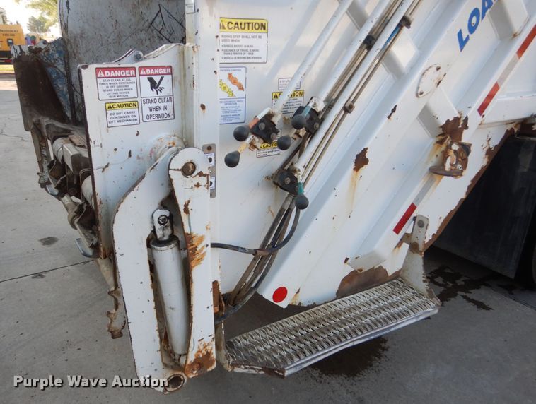 image for item HI9863 2014 Peterbilt 337  refuse truck