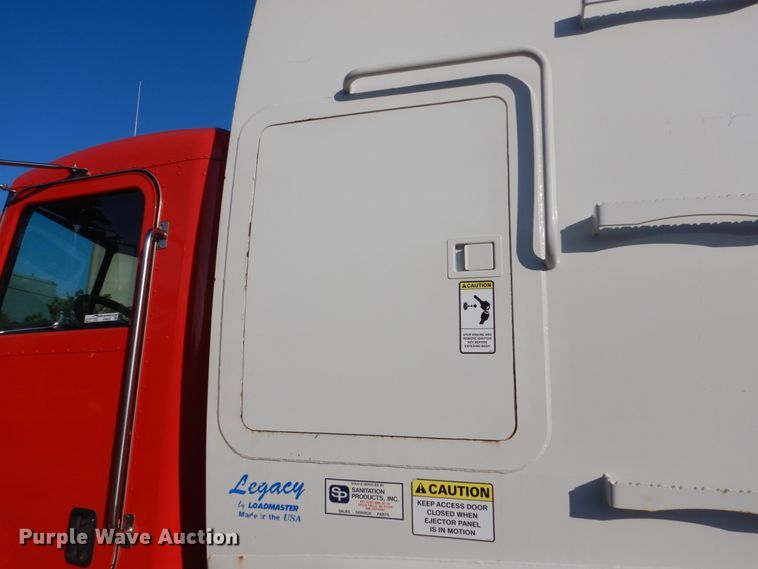 image for item HI9863 2014 Peterbilt 337  refuse truck