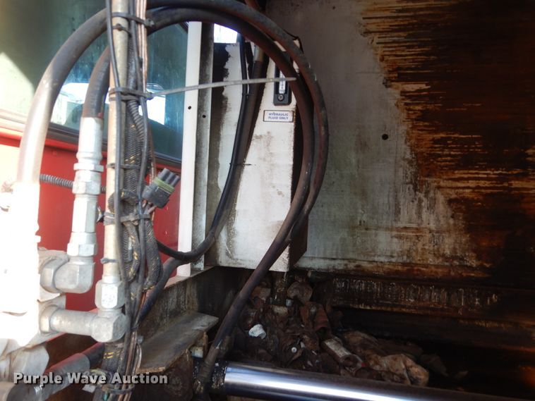 image for item HI9863 2014 Peterbilt 337  refuse truck