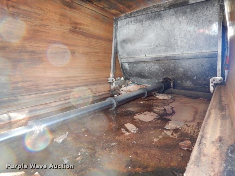 image for item HI9863 2014 Peterbilt 337  refuse truck