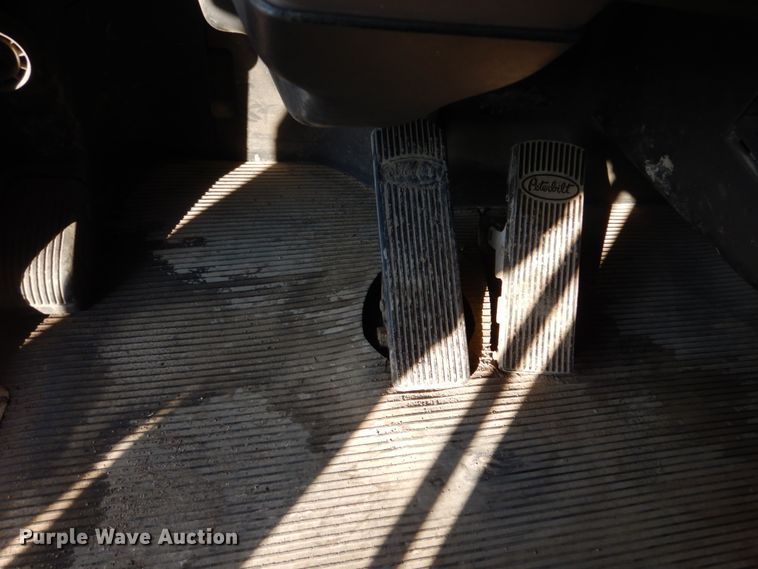 image for item HI9863 2014 Peterbilt 337  refuse truck